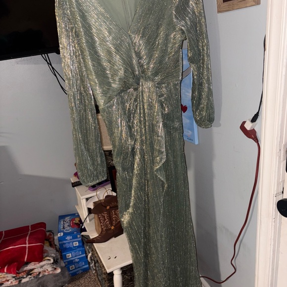 Adrianna Papell Dresses & Skirts - Adrianna Papell Shimmering Olive Long Sleeve Dress